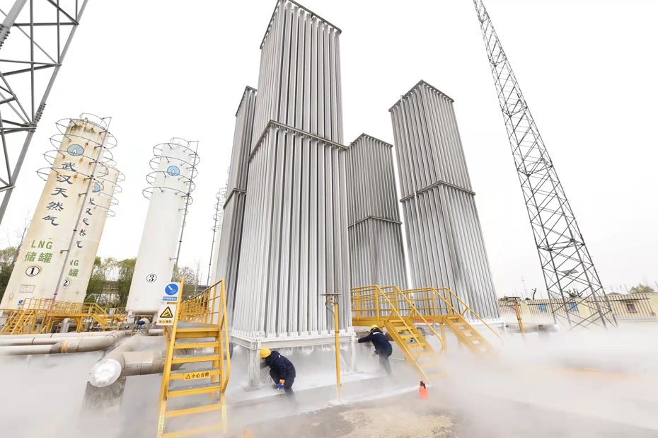 3-1-2-全力以赴做晴自然气冬季保供 LNG储罐.jpg